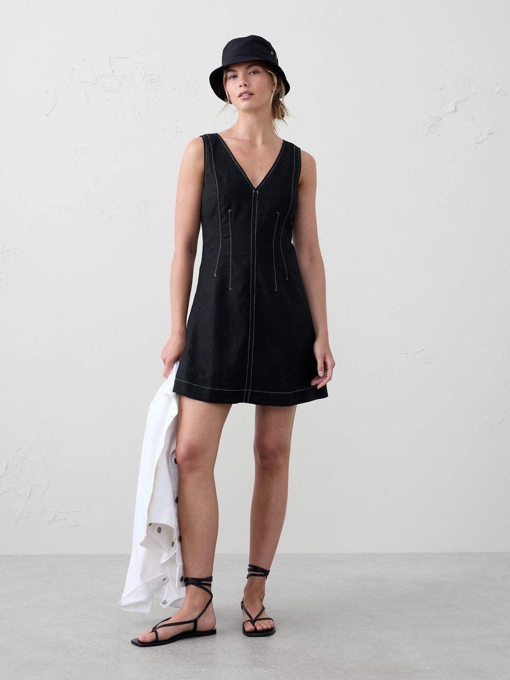 Banana Republic NWT Linen Blend Seamed V-Neck Black Mini Dress